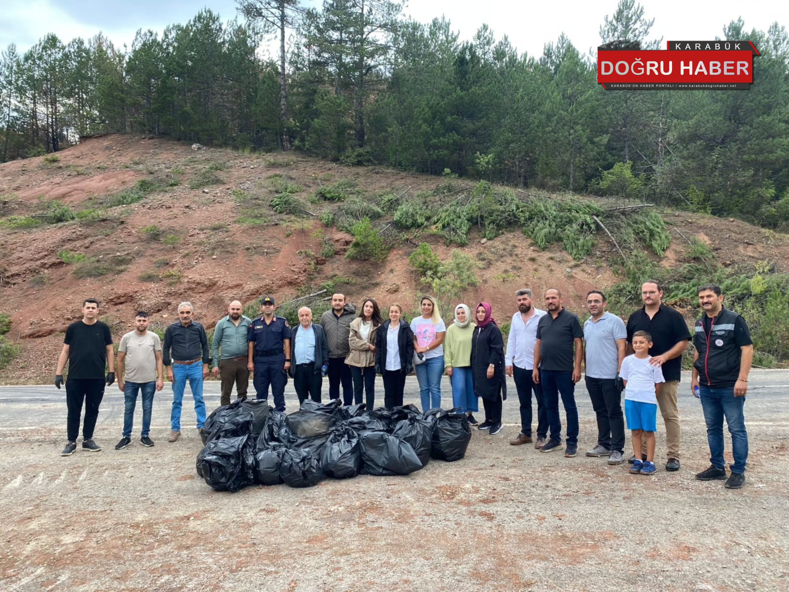 Orman Yangını Ardından Bölgede Oluşan Çöpler İçin Seferber Oldular