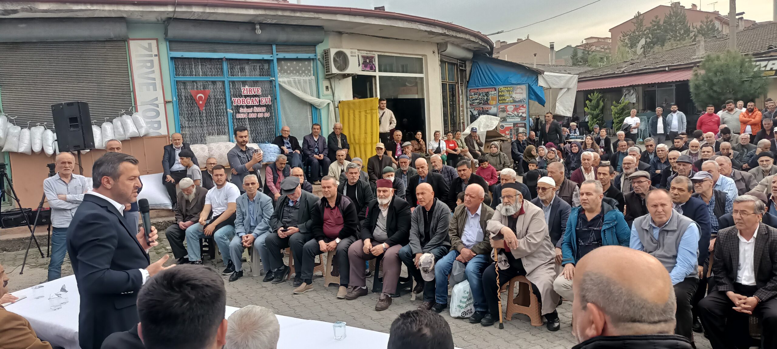 Karabük Belediye Başkanı Özkan Çetinkaya, bugün düzenlenen “Vatandaş Soruyor, Başkan
