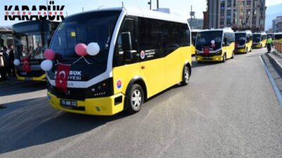 Karabük’te iş giriş ve çıkış saatlerinde merkeze giden otobüslerin doluluğu
