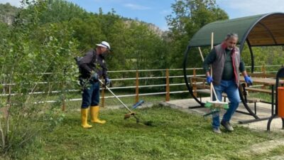 Eskipazar Belediyesi, ilçenin farklı noktalarında gerçekleştirdiği çalışmalarla çevre düzenlemelerine hız