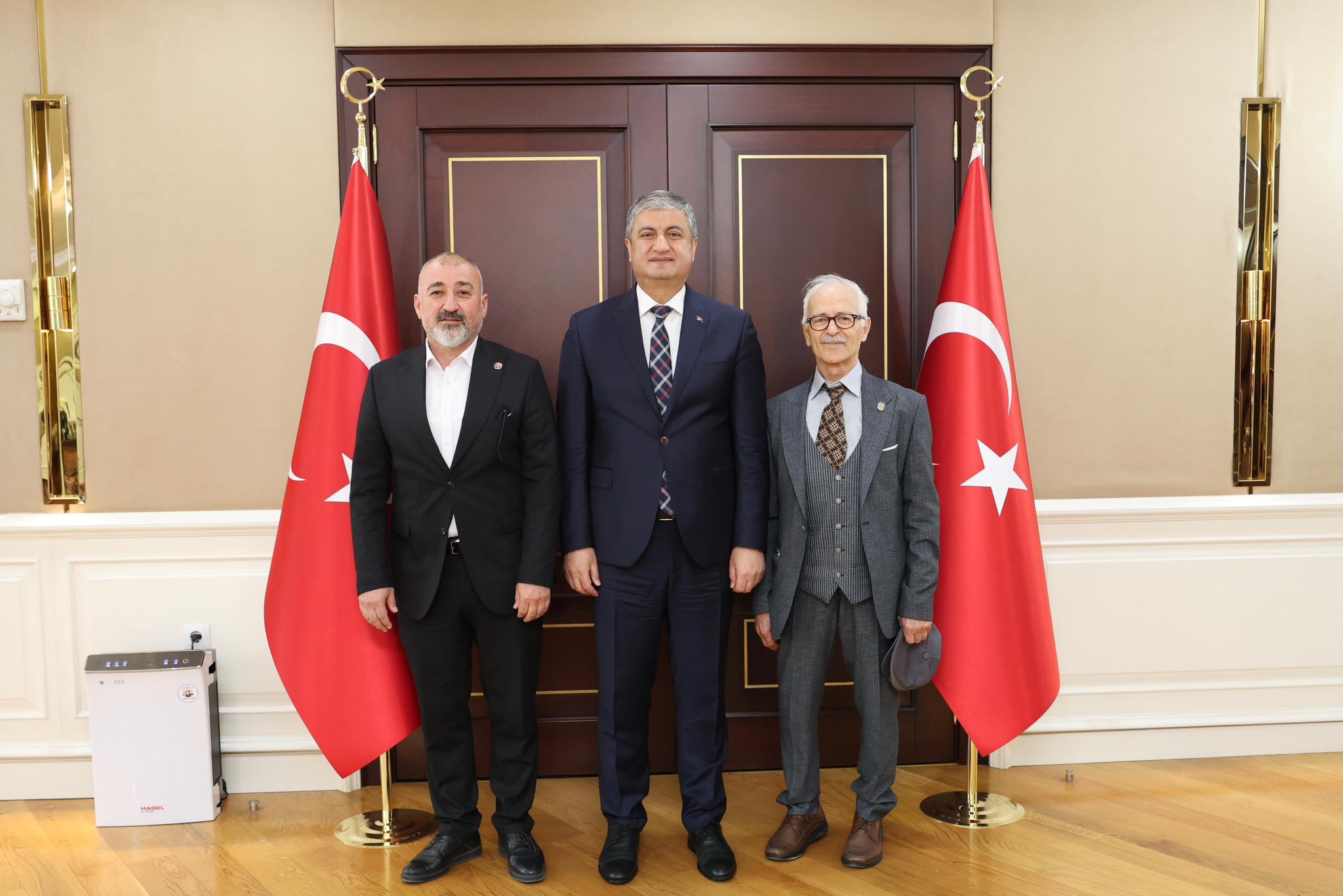 Vali Mustafa Yavuz; şair, yazar ve gazeteci kimliğiyle edebiyat dünyasında