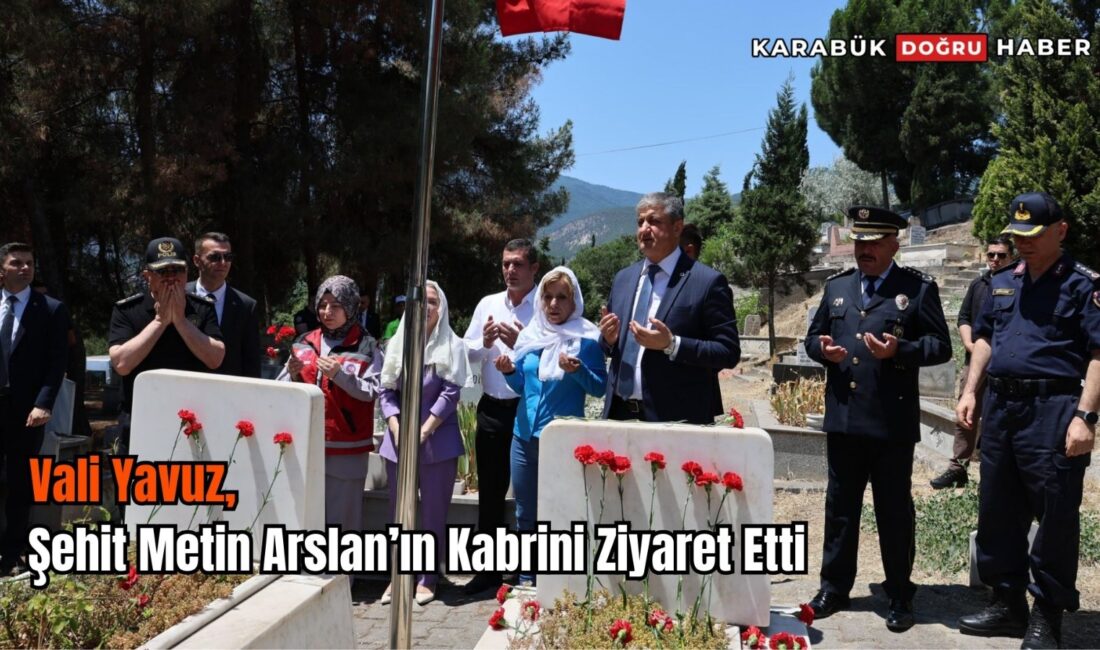 Vali Yavuz, Şehit Metin Arslan’ın Kabrini Ziyaret Etti Vali Mustafa Yavuz, 15 Temmuz Şehidimiz Metin Arslan’ın Kabrini Ziyaret